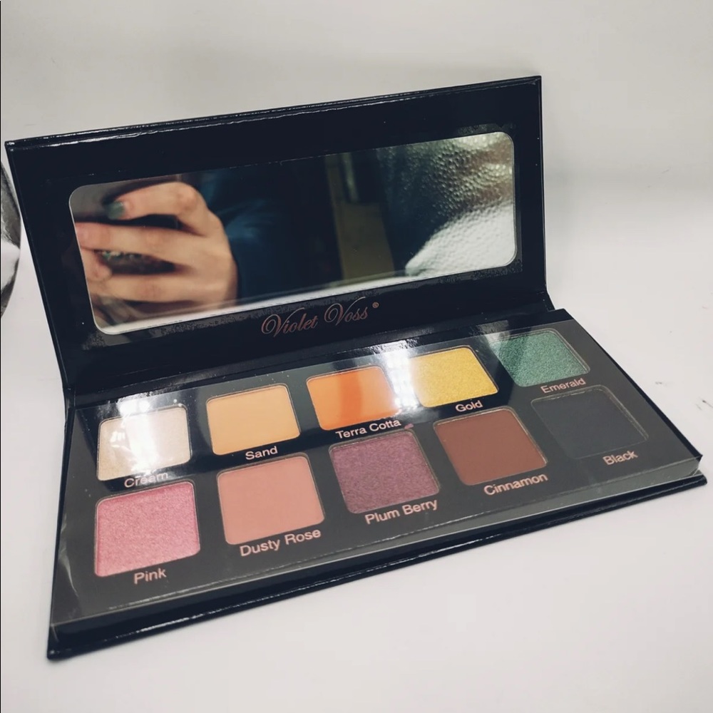Violet Voss Essentials eyeshadow palette